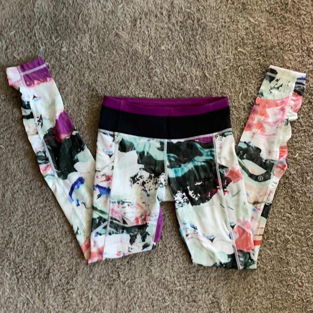 Lululemon Swift Speed Tight size 4 floral print